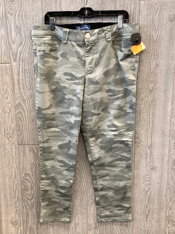 Jeans with a heavyweight denim fabric for durability and warmth in colder weatherJeans Straight By Democracy In Camouflage Print, Size: 14