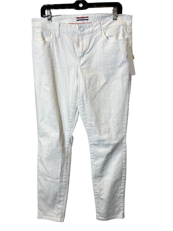 Light wash jeans with rips and tears for a casual vibeJeans Straight By Tommy Hilfiger In White, Size: 12