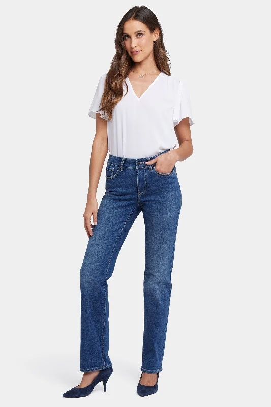 Jeans with a relaxed fit for everyday comfortMarilyn Straight Jeans In Petite - Asturia Shore