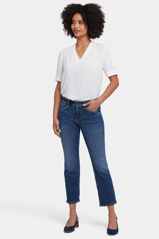 Jeans with a faux leather patch at the back pocketMarilyn Straight Ankle Jeans - Rio Rapids