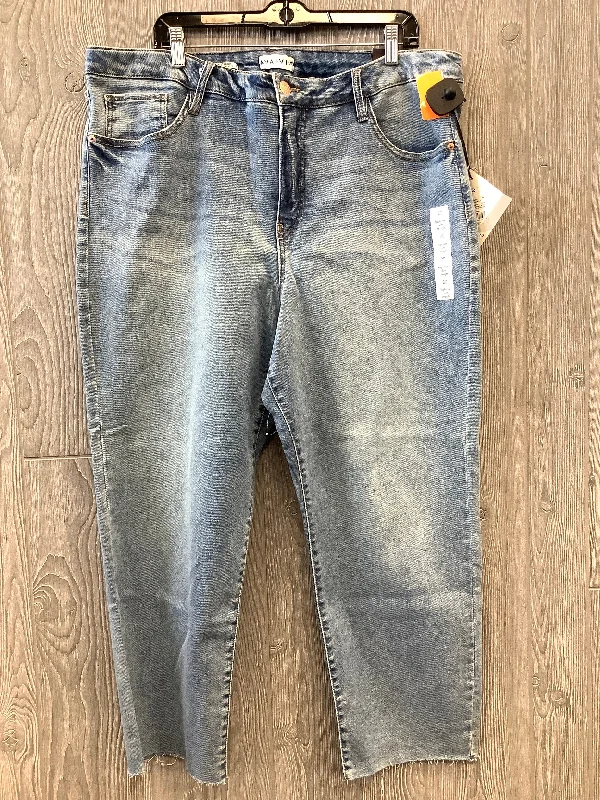 Light wash jeans with rips and tears for a casual vibeJeans Straight By Ava & Viv In Blue Denim, Size: 20